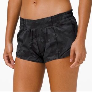 Lululemon Hotty Hot 2.5” Shorts Size 2 Tall